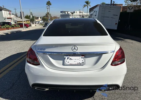 2018 Mercedes-Benz C 300 из США, поврежденный, VIN WDDWF4JB2JR423312